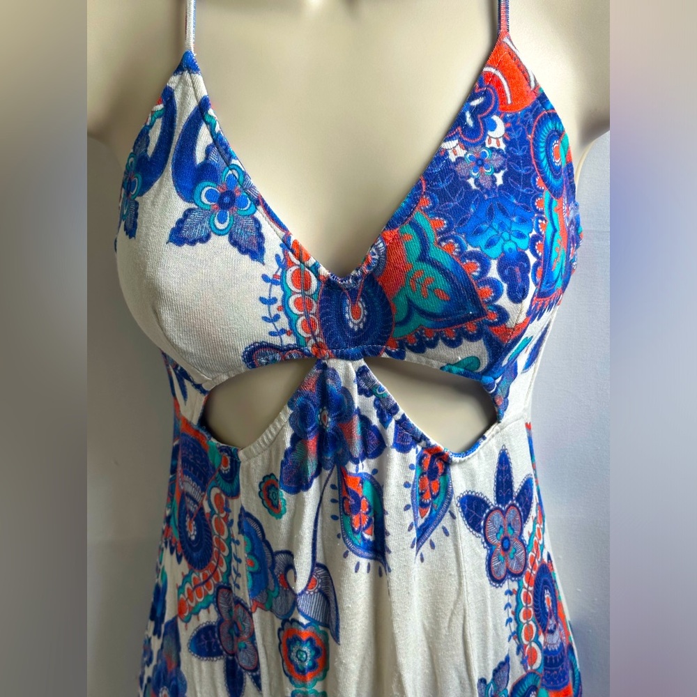 Colorful flowy dress. Size Medium, adjustable straps, comfy, stretchy material